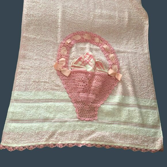 Crochet Towel W/Lace & Bow Accents MCM Pink & White - Picture 4 of 4